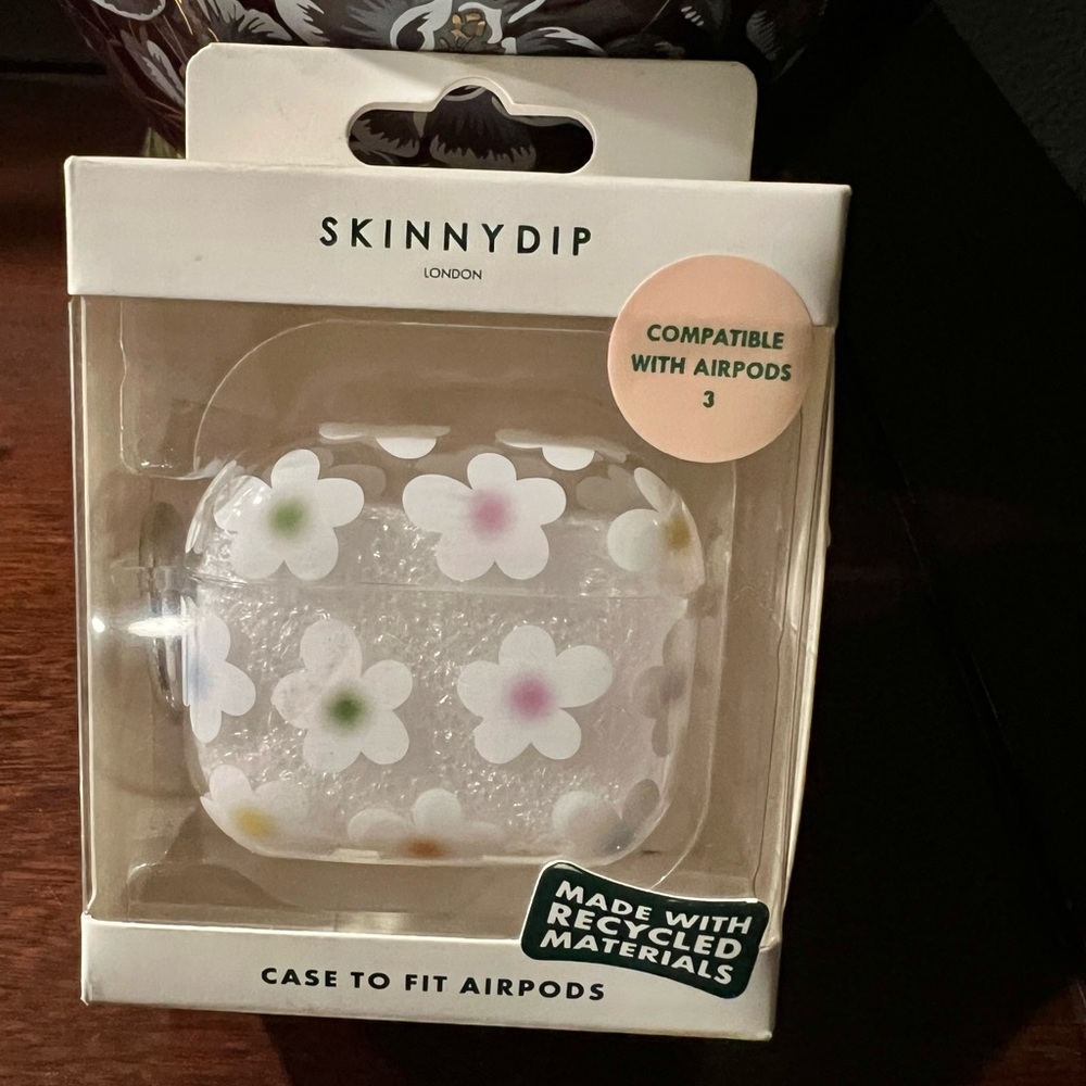 Skinnydip Floral AirPods 3 Case - White